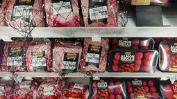 Gambar diambil pada bagian daging sapi sebuah supermarket di Curitiba, Brasil, Kamis (23/2/2023). Brasil merupakan produsen daging sapi terbesar di dunia. Brasil mengekspor 2,3 juta ton daging sapi pada tahun 2022, senilai total US$13,1 miliar.(Photo by Eduardo Matysiak / AFP)