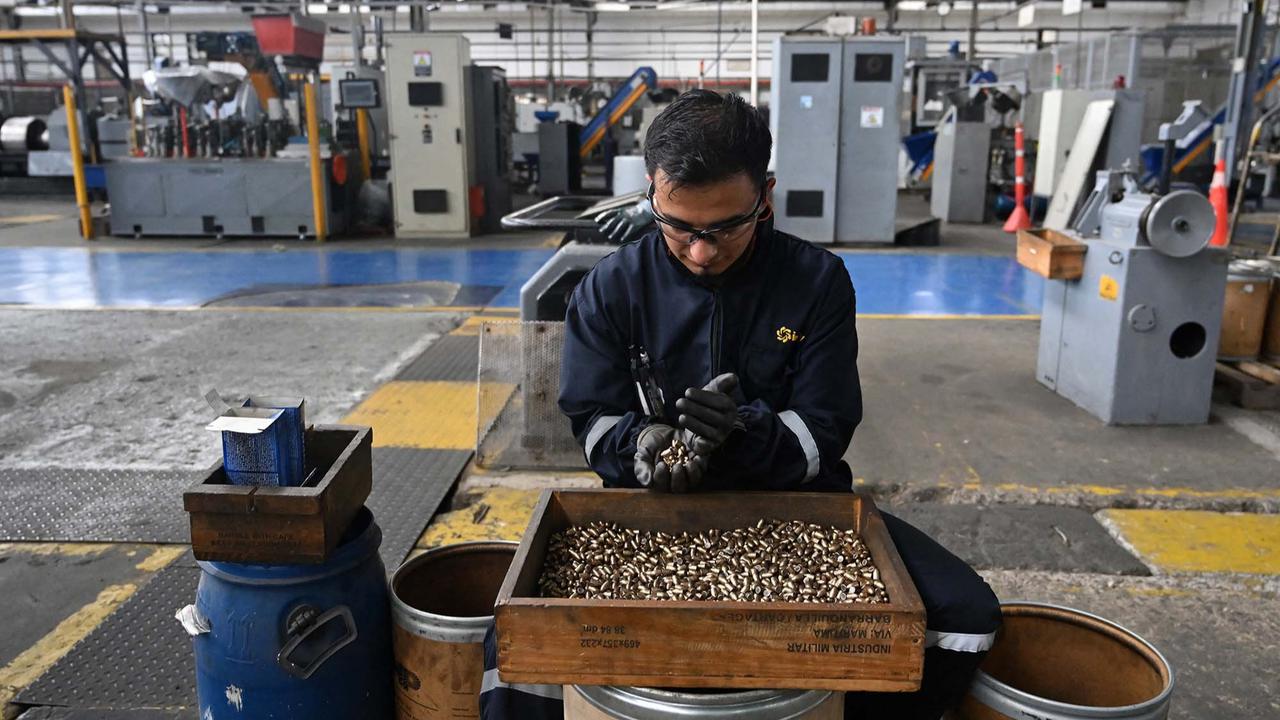 FOTO: Melihat Langsung Produksi Perdana Senapan Tempur Kolombia