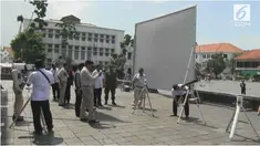 Persiapan melihat gerhana bulan total malam ini, terlihat di beberapa sudut Ibu Kota Jakarta, salah satunya di kawasan wisata Kota Tua.