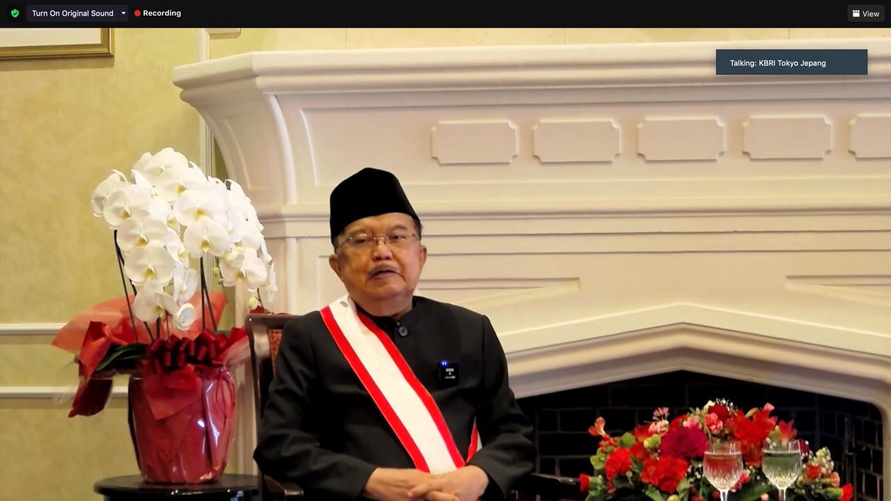 Mantan Wakil Presiden Republik Indonesia Jusuf Kalla menerima penghargaan tertinggi Grand Cordon of the Order of the Rising Sun dari kaisar Jepang pada Selasa, 10 Mei 2022 di Tokyo (KBRI Tokyo)