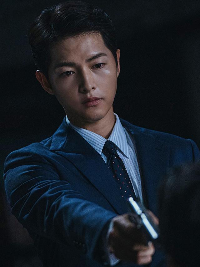 Song Joong Ki dalam Vincenzo. (tvN/ Netflix)