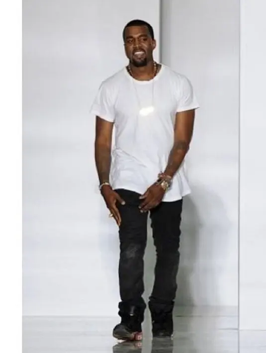 Namun, Kanye menundanya hingga tanggal 13 Desember untuk di lokasi Wells Fargo Arena Philadelphia dan 22 Desember untuk lokasi di the Palace, Auburn Hills di Detroit. (Instagram/privatekanye)