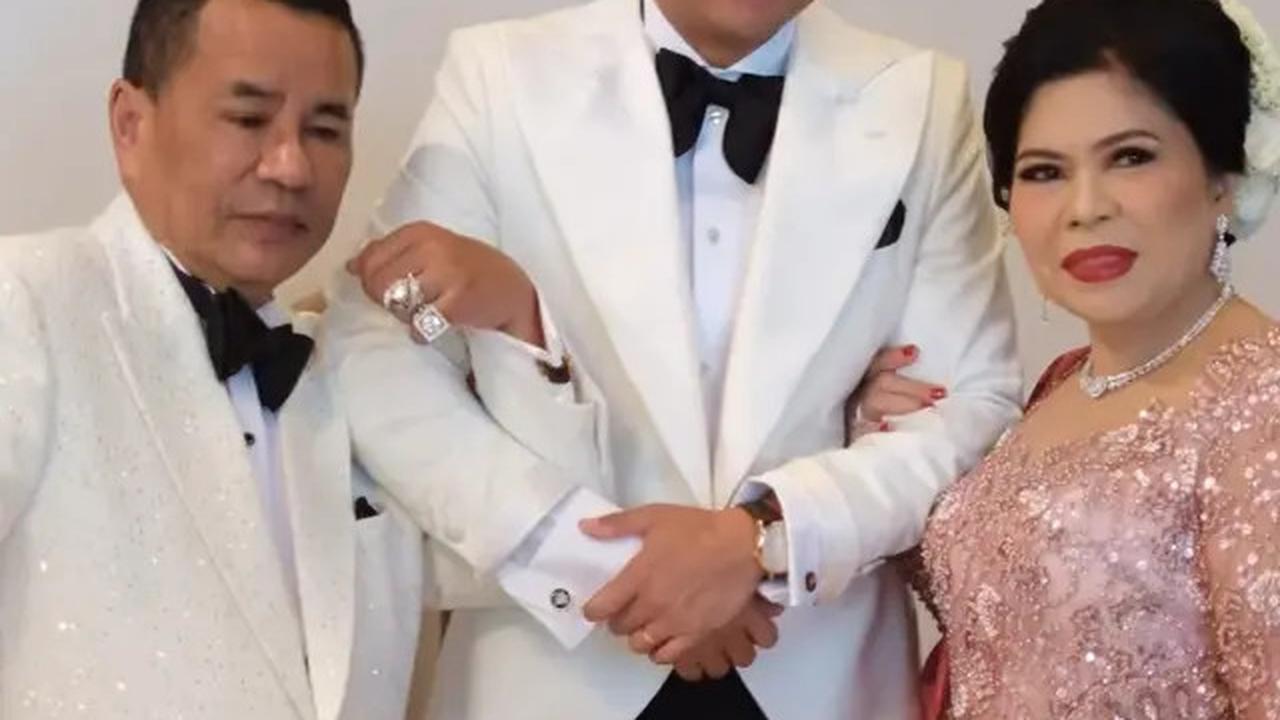 7 Potret Pernikahan Winona Delany dan Frank Hutapea Putra Hotman Paris, Khidmat