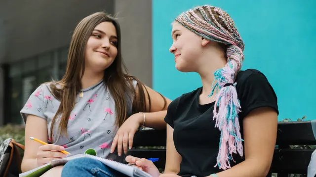 Zodiak Paling Nyentrik yang Membuat Hidup Lebih Seru - 4