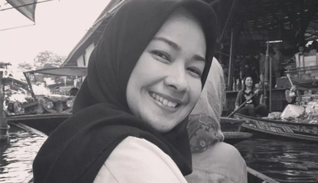 Hubungan kian hari kian serius. Setahun pacaran mereka kemudian meresmikan hubungan ke jenjang pernikahan. Dari segi usia, Alya mampu untuk meminimalisir ketidakcocokan dan berusaha untuk menerima apa adanya. (dok. Pribadi)