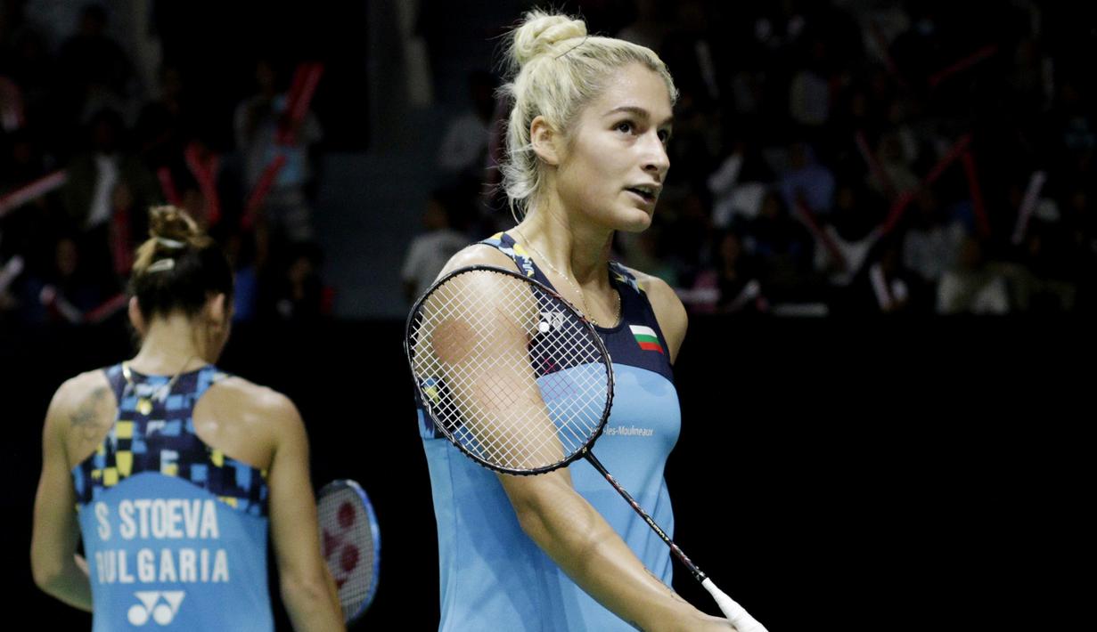 Ganda putri Bulgaria, Gabriela Stoeva, kelelahan saat melawan ganda Indonesia pada Indonesia Masters 2019 di Istora Senayan, Jakarta, Rabu (23/1). Stoeva bersaudara gagal lolos ke babak kedua. (Bola.com/M. Iqbal Ichsan)