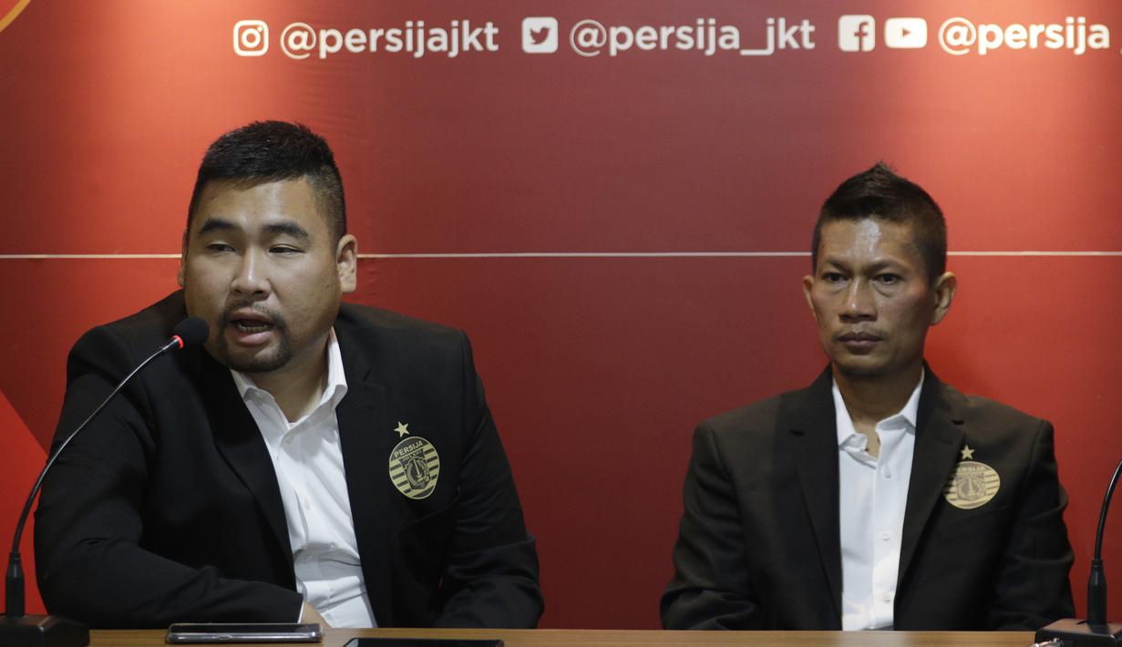 Direktur Pengembangan Sepak Bola Persija Jakarta, Ganesha Putera, memberikan keterangan saat jumpa pers di Jakarta, Rabu (22/1/2020). Ismed Sofyan akan dikirim ke Spanyol untuk menimba ilmu kepelatihan di Deportivo Alaves. (Bola.com/M Iqbal Ichsan)