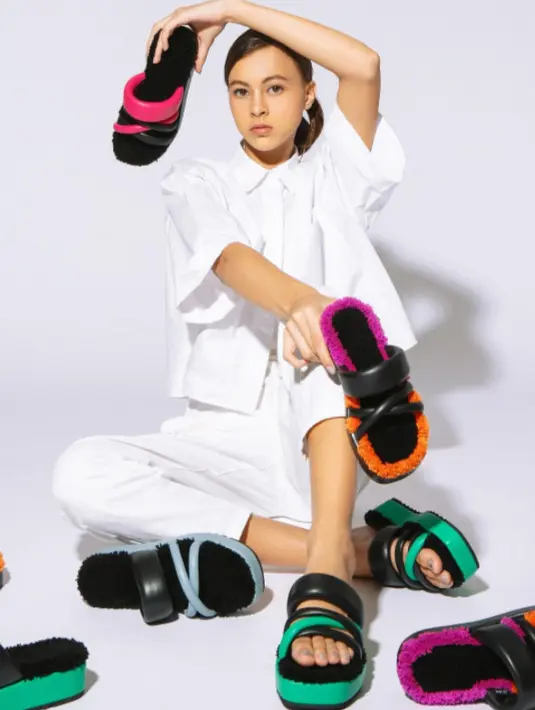 Hadir dengan desain quirky yang terinspirasi dari sofa dan karpet, MKS ingin membawa rasa kenyamanan dari dalam ke luar rumah. (Instagram/mksshoes).