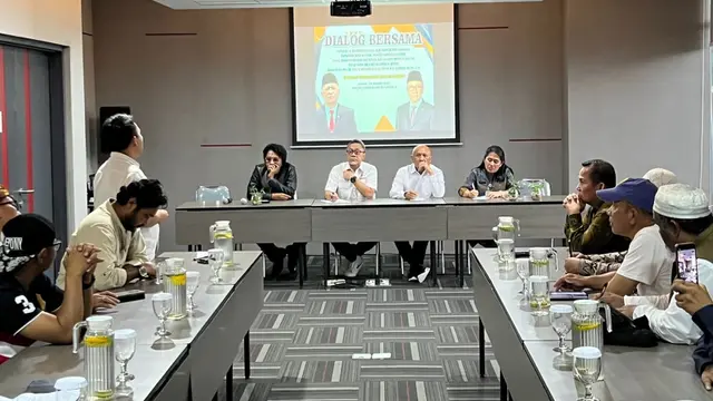 Menteri Perdagangan (Mendag) Zulkifli Hasan, Menteri Koperasi dan UMKM Teten Masduki dan Politikus PDIP Adian Napitupulu.