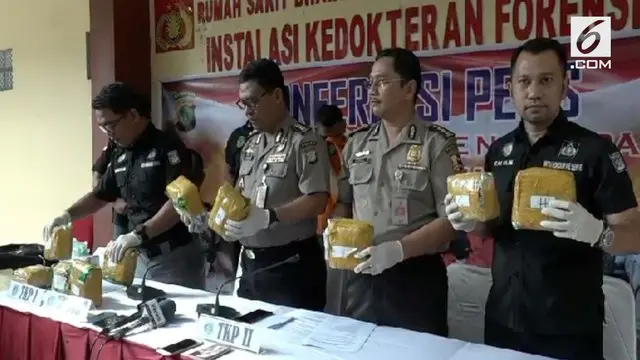 Seorang WNA Malaysia tewas ditembak petugas karena menjadi bandar sabu internasional. Polisi temukan sabu seberat 10 kg saat penangkapan.