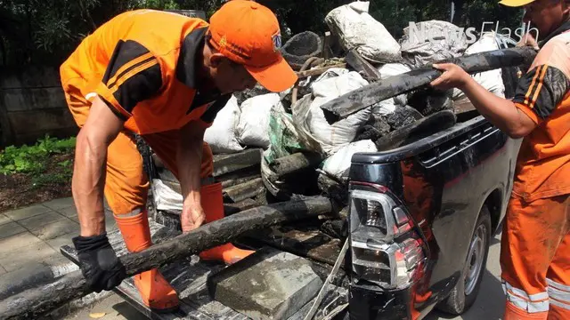 Djarot geram dan berjanji akan mengusut tuntas temuan kulit kabel di gorong-gorong Ibu Kota.