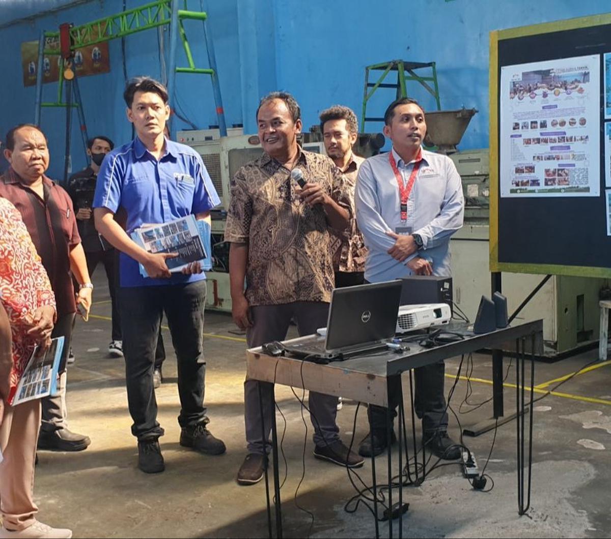 Sebelum temu bisnis, tim Ditjen IKMA bersama dengan perwakilan dari industri besar mengunjungi 3 IKM logam yaitu CV Kurnia Teknik, PT Sinergi Solo Sejahtera dan CV Sidodari Mandiri. Pada kesempatan yang sama, juga dilakukan kunjungan ke Politeknik ATMI So