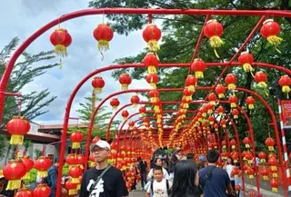 Festival Pecinan turut memeriahkan suasana Tahun Baru Imlek 2026 di TMII, Jakarta. Momen tersebut diselenggarakan mulai tanggal 14-17 Februari 2026. (Foto: Antara)