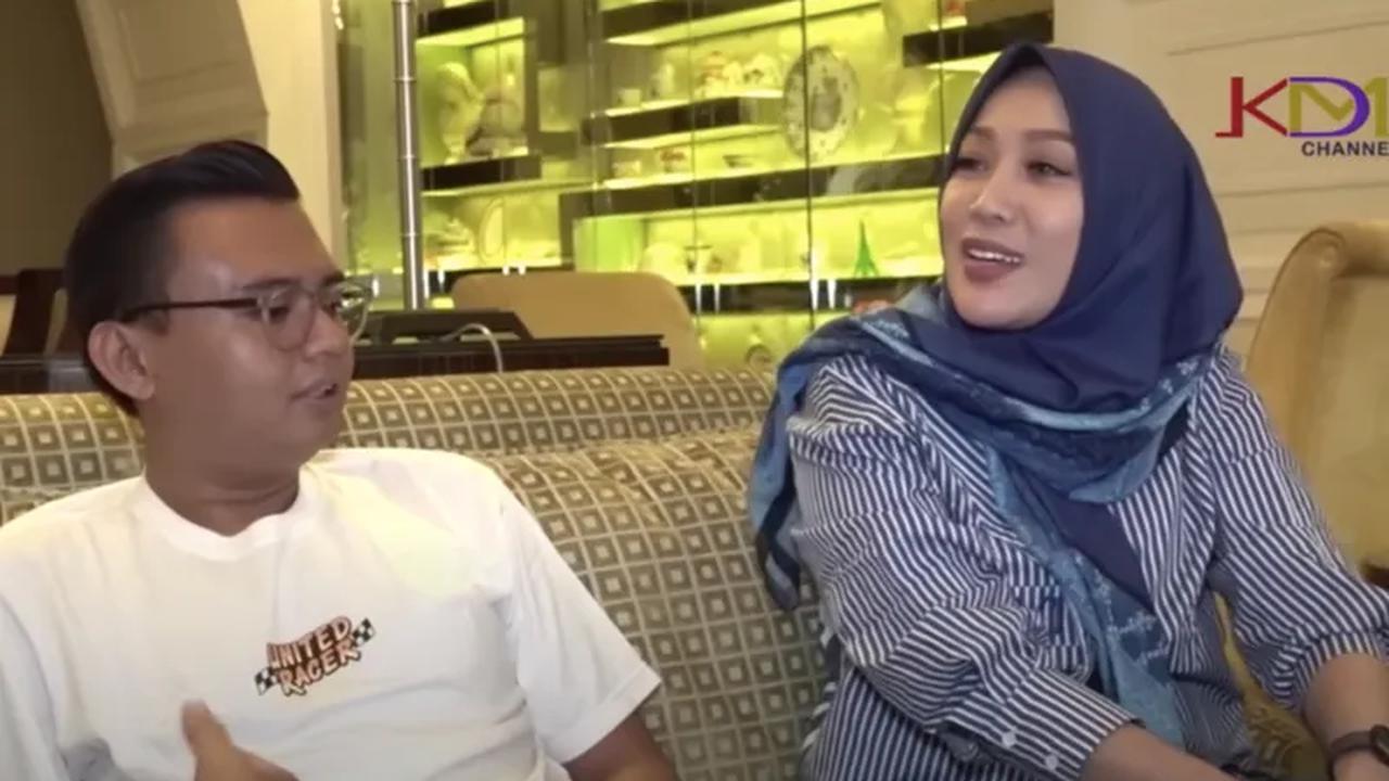 “Bawa cewek itu ada satu kebanggaan gitu loh a. Kalau pada waktu itu aa punya cewek pun bisa pada akhirnya saat ini bisa sama saya bangga gitu, loh,” jelas Diana.