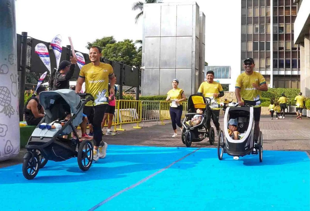 FOTO: Run To Hero Meriahkan CFD Jakarta, Ajak Ayah Lebih Terlibat dalam Pengasuhan