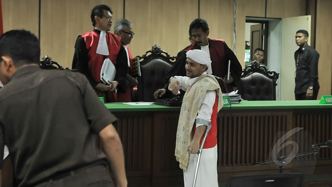 Gara-gara Demo Tolak Ahok, 2 Pentolan FPI Divonis 7 Bulan Penjara