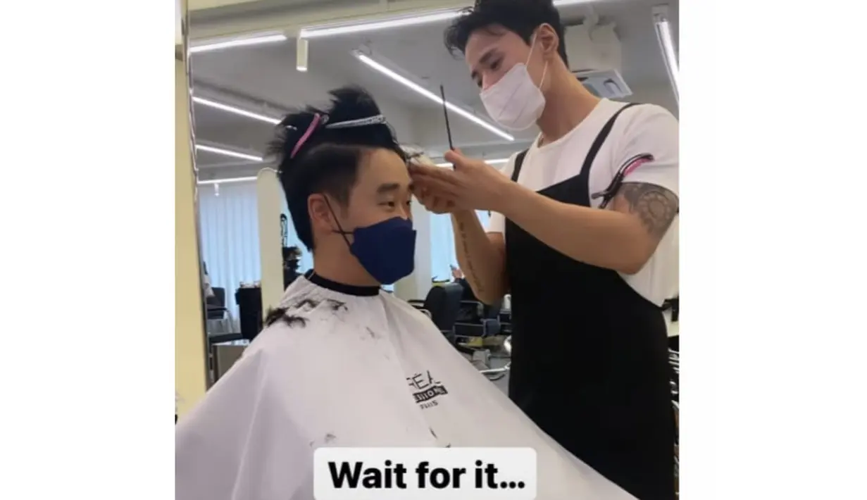 Potret Jesse Choi saat potong rambut. (Foto: Instagram/ maudyayunda)