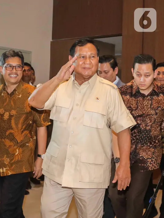 <p>"Kardinal Suharyo menyampaikan juga nasihat-nasihat, saran-saran secara umum, dan menyampaikan saran kepada umat Katolik, yang kami anggap sangat cocok, sangat bagus, untuk seluruh tidak hanya umat Katolik," ujar Prabowo. (Liputan6.com/Angga Yuniar)</p>