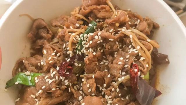 Resep selanjutnya adalah Mongolian Beef with Enoki dari akun @lsdprayoga di Cookpad