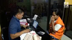 Hasnani alias Nani (37) diringkus aparat saat sedang melakukan transaksi dirumahnya yang terletak dilingkungan Cadika.