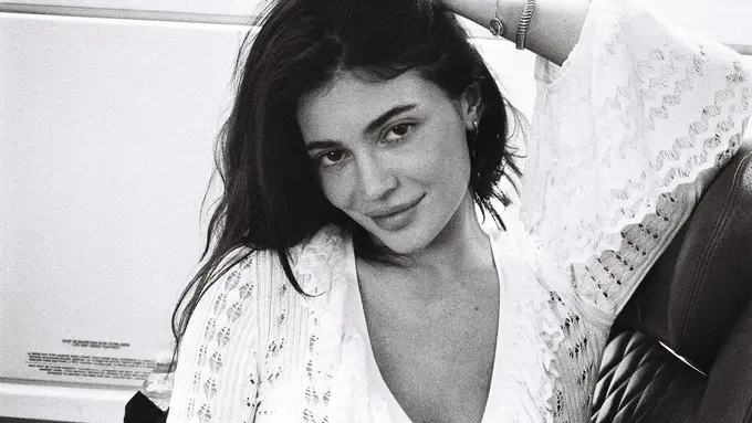 Pesona Stylish Kylie Jenner Sebagai Mama Cantik yang Bikin Timothee Chalamet Bertekuk Lutut