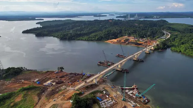 Kementerian PUPR membangun jembatan bentang pendek Pulau Balang di Kalimantan Timur. Ini adalah jembatan duplikasi yang menghubungkan Kota Balikpapan dengan Kabupaten Penajam Paser Utara. (Dok Kementerian PUPR)