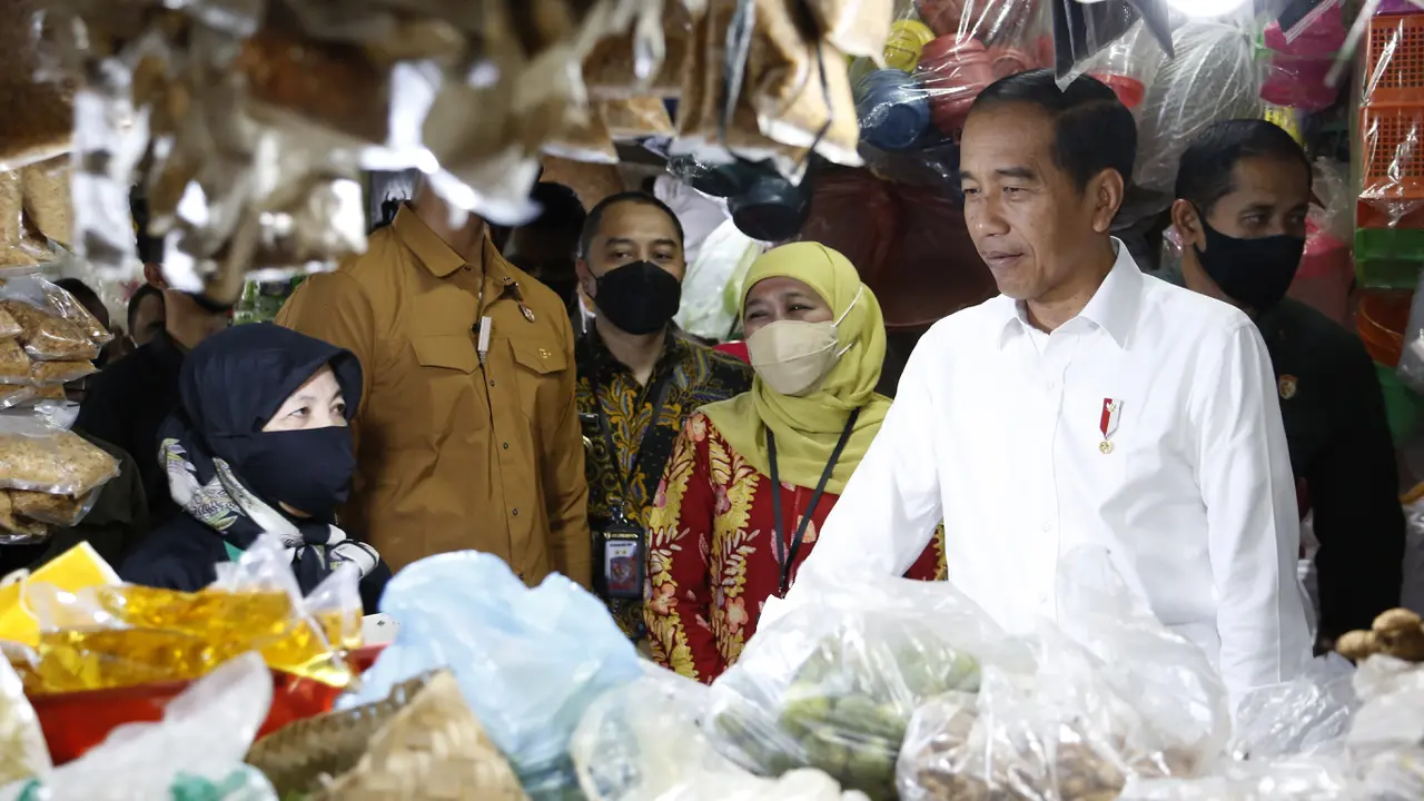 Presiden Joko Widodo atau Jokowi, bersama Wali Kota Surabaya Eri Cahyadi, dan Gubernur Jawa Timur Khofifah Indar Parawansa