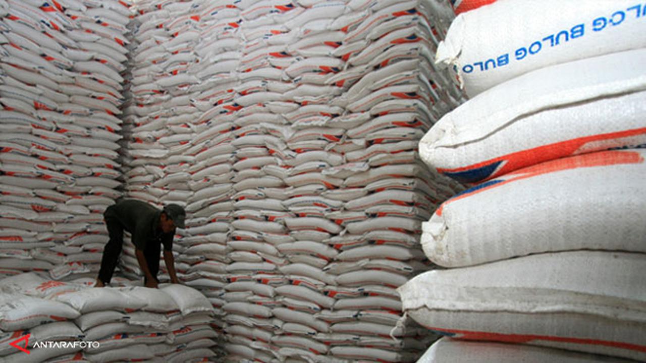 cadangan-beras-140119b.jpg
