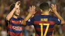 Gelandang Barcelona, Sergi Roberto (kiri) melakukan selebrasi dengan Munir El Haddadi usai mencetak gol pada laga International Champions Cup 2015 di Rose Bowl, California, Rabu (22/7/2015). Barcelona menang 2-1 atas LA Galaxy. (AFP PHOTO/Stephen Dunn)