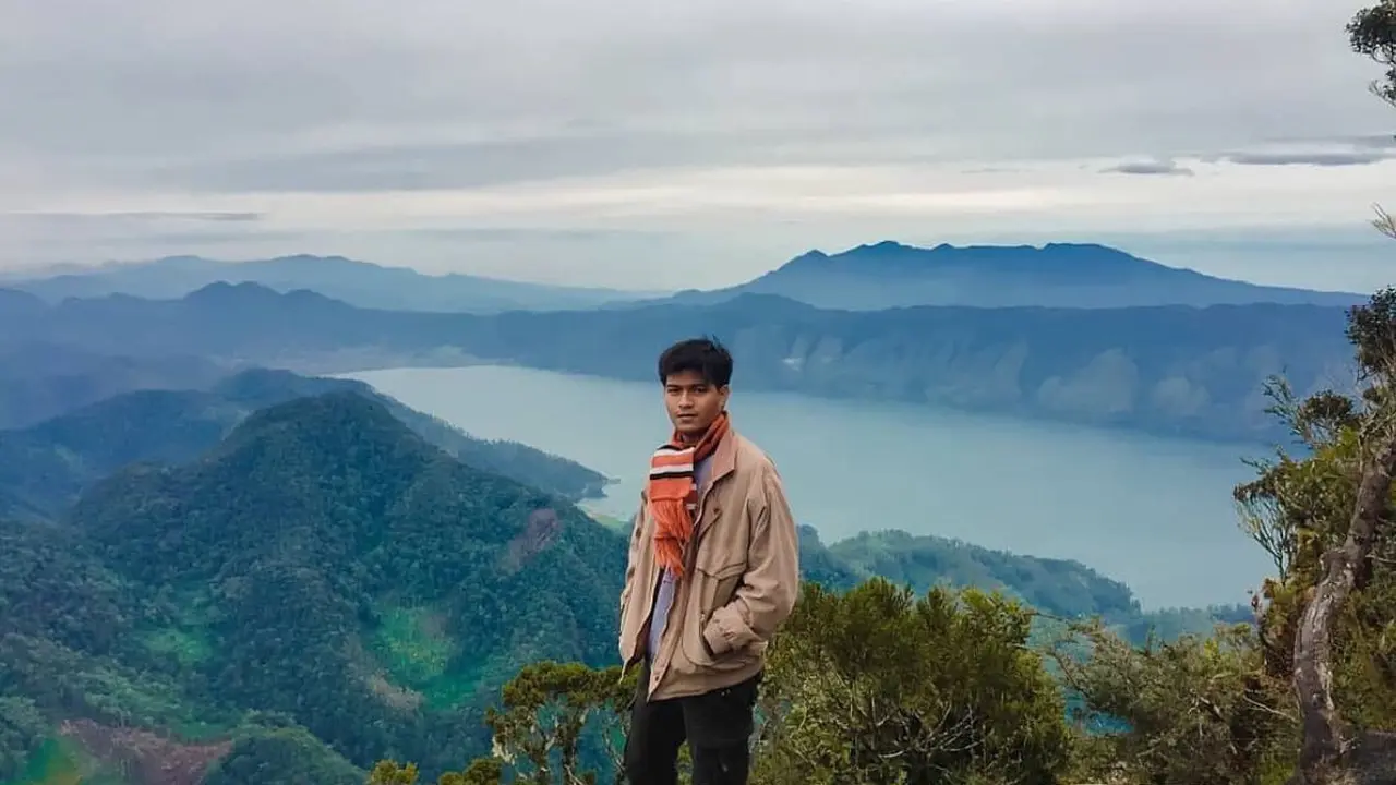Gunung Bur Ni Kelieten atau Gunung Burni Kelieten