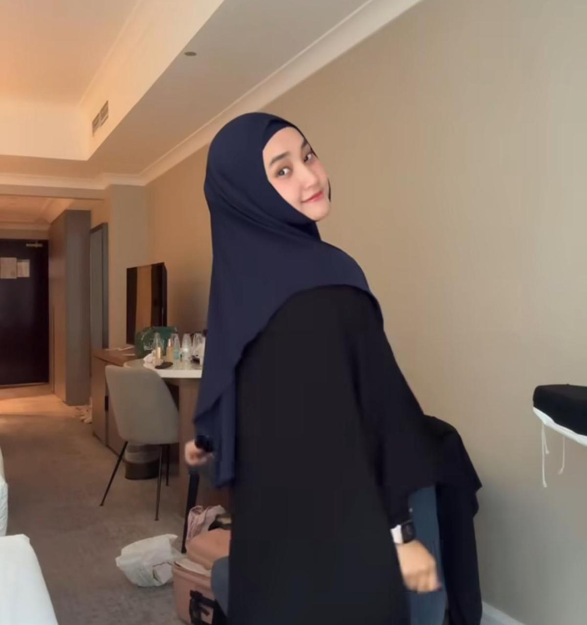 Fatin Shidqia Jalani Umroh di Bulan Ramadhan, Ungkap Rasa Syukur di Tanah Suci