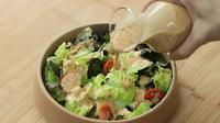 Resep Saus Wijen Sangrai Rendah Kalori yang Cocok untuk Salad Diet. (Dok: YouTube Chef Devina https://www.youtube.com/watch?v=7oWFn3hQT1g)