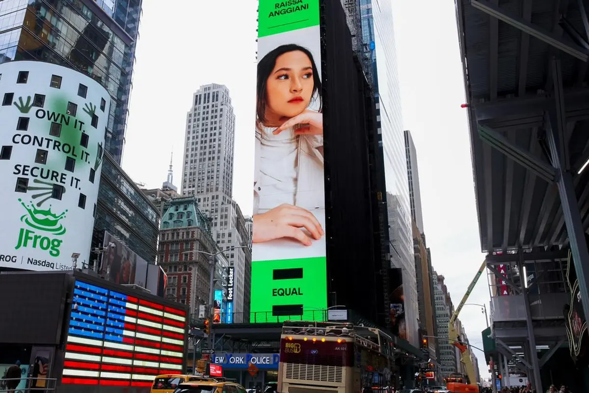 Wajah Raissa Anggiani Muncul di Times Square New York City, Kampanyekan Kesetaraan Gender. (ist)