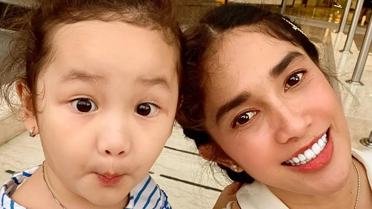 Lucu dan Gemas, Ini 7 Potret Anak Seleb dengan Rambut Keriting