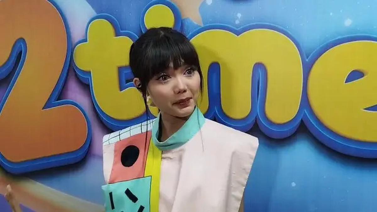 Rina Nose Senang Berbagi Keceriaan dengan Anak hingga Potong Kue di Perayaan HUT Mentari TV yang Ke-2
