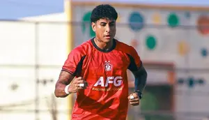 Gaet Bek Versatile dari Spanyol, Persik Punya Menara Kembar di Benteng Pertahanan