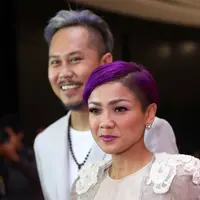 Begitu juga saat keduanya hadir dalam acara Indonesian Movie Actors Awards 2017 (IMAA). Keduanya tampil kompak. Dalam ajang penghargaan itu, ibu dua anak itu masuk sebagai Pemeran Utama Wanita Terfavorit. (Nurwahyunan/Bintang.com)