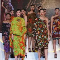 Berikut kisah Nelson Mandela yang bangga memakai batik di berbagai kesempatan dalam pertemuan Internasional.