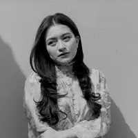 Nathalie Holscher mengunggah video dirinya tanpa hijab setelah menjadi mualaf. (TikTok @nathalieholscher14)