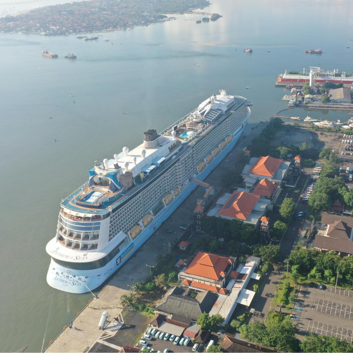 Kapal pesiar jumbo di Bali