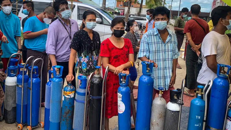 Putus Asa Mencari Pasokan Oksigen di Myanmar