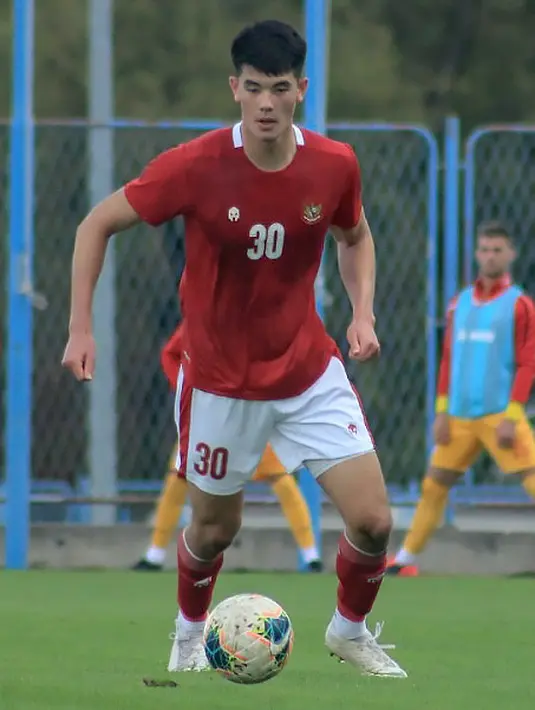 Elkan Baggott. Pemain Ipswich Town berusia 19 tahun ini baru diturunkan satu kali saat melawan Laos di partai kedua menggantikan Rachmat Irianto di awal babak kedua. Meski hanya tampil 45 menit, akurasi umpan pemilik tinggi 194 cm ini sangat mengesankan di angka 100 persen. (Dok. PSSI)