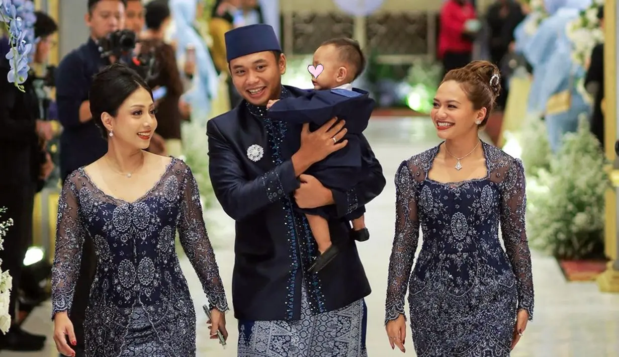 Pamer senyum sumringah, foto candid Amel Carla ini curi perhatian netizen. Kakak laki-laki Amel Carla, Ahmad Dekatama kini sudah jadi ayah. Penampilan Amel di pernikahan kakak laki-lakinya dua tahun juga sukses curi perhatian karena memesona dengan kebaya merah muda. Menjadi seorang publik figur, kehidupan dan keluarga Amel Carla tentunya sering menjadi sorotan. (Liputan6.com/IG/@amelcarla)