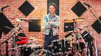 Guns N' Roses Resmi Menunjuk Isaac Carpenter dari AWOLNATION sebagai Drummer Terbaru