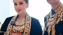 Membuat acara kondangan adat Jawa, Raffi Ahmad dan Nagita Slavina tak tanggung-tanggung tampil sebagai pengantin lagi. [Foto: Instagram/raffinagita1717]