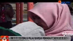 Memasuki libur Nataru ratusan penumpang tujuan Pulau Bawean, di Pelabuhan Gresik, Jawa Timur mulai ramai. Ratusan penumpang memadati areal terminal pelabuhan, untuk bisa pulang ke Pulau Bawean merayakan libur panjang Nataru di kampung halamannya.