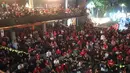 Fans The Reds tumpah ruah saat acara Roaring Night Liverpool vs Manchester City di 15 Park Kemang, Jakarta, Minggu (10/3/2024). (Bola.com/Syahkist Afi Daib)