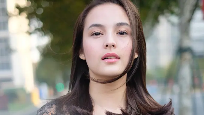 [Bintang] 5 Gaya Chelsea Islan Kalahkan Princess di Negeri Dongeng