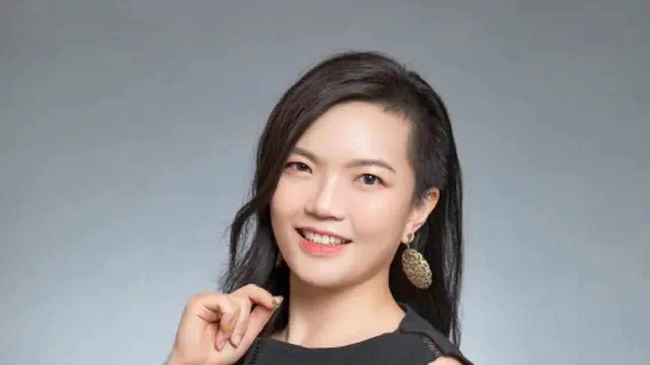 Wamen Stella Christie Ungkap Kacamata Uniknya Berhubungan dengan Statistik dan Ekspektasi Otak Manusia