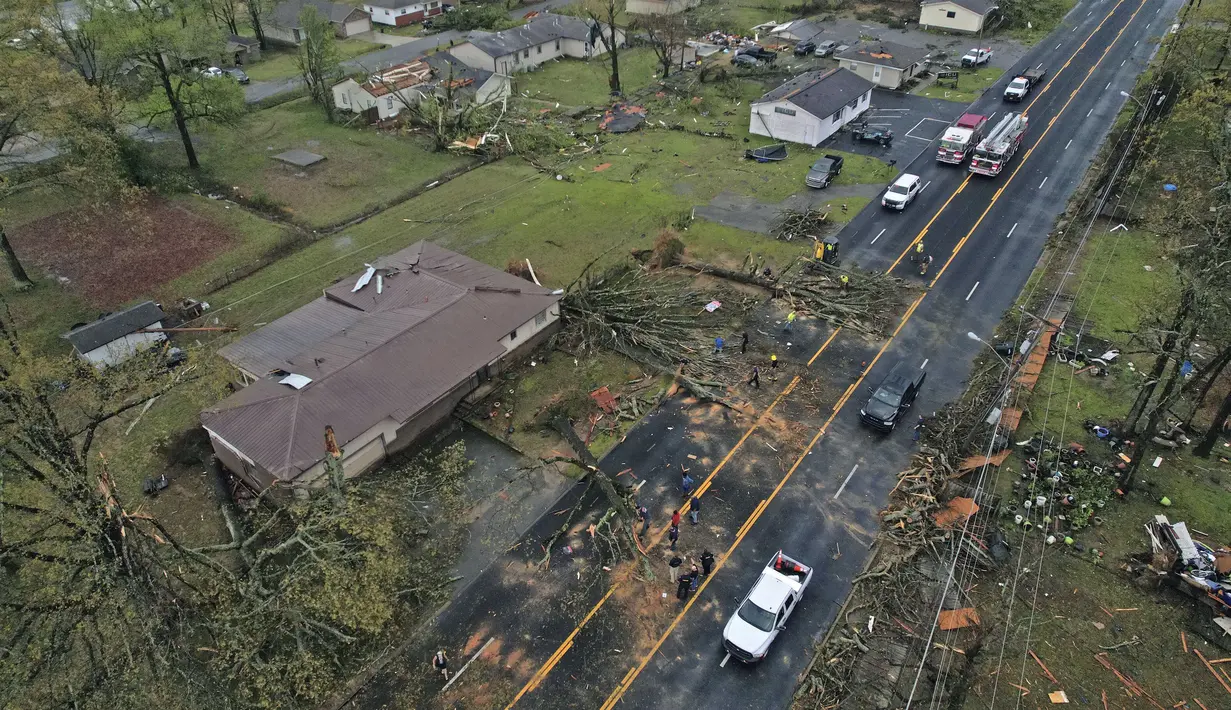Kerusakan parah di area Sherwood, Arkansas setelah dihantam tornado, Jumat, 31 Maret 2023.(Colin Murphey/Arkansas Democrat-Gazette via AP)